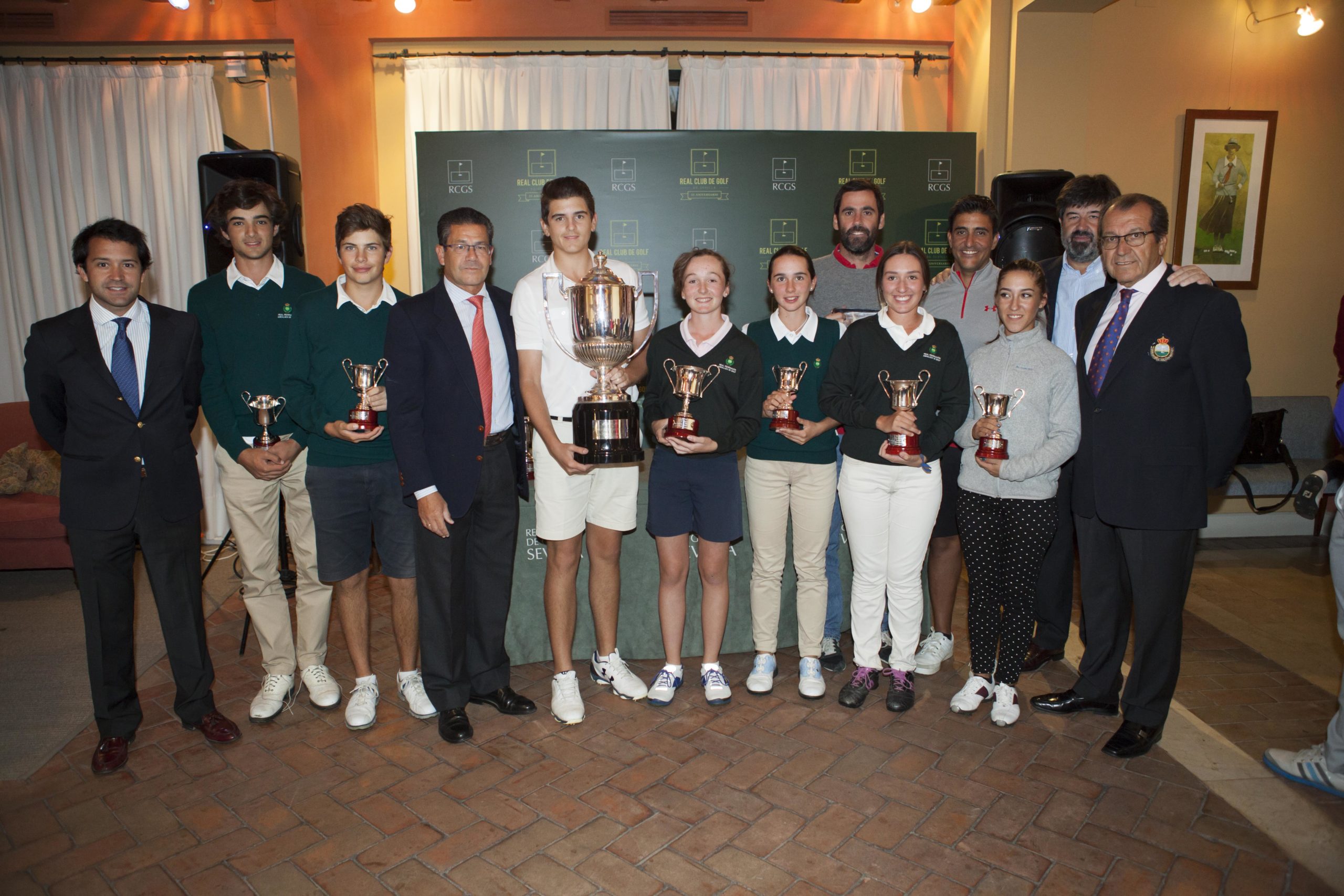 Pablo Alonso y Marina Escobar, ganadores del Gran Premio Copa Maestranza en el Real Club de Golf de Sevilla