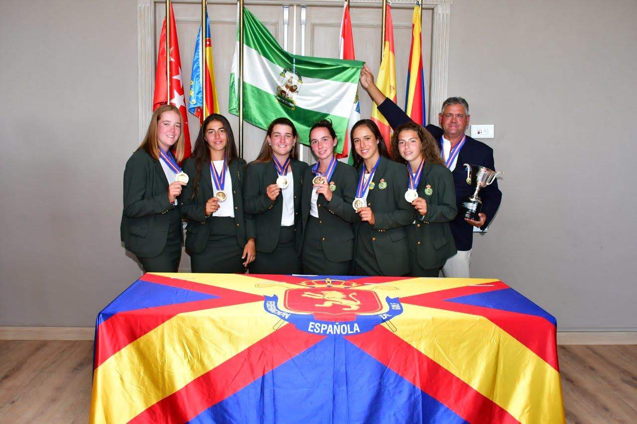 Nuestras socias, Ana Amalia Pina y Beatriz Barrios, se han proclamado campeonas en el Campeonato de España de Federaciones Autonómicas Sub 18 Femenino