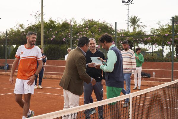 003 dic 01 2024 BAJA RCSG ENTREGA TENIS CAMPEONATO GRANADA 2024 _2MH7725