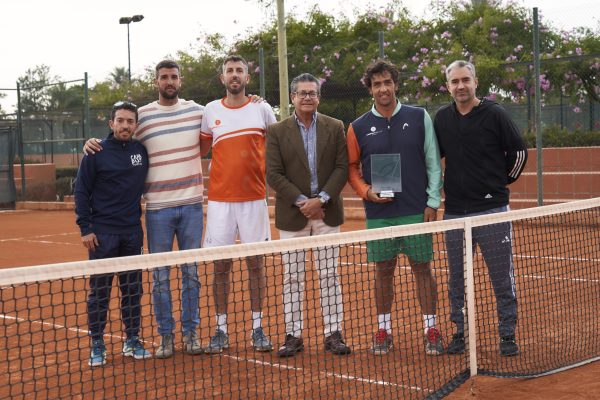 004 dic 01 2024 BAJA RCSG ENTREGA TENIS CAMPEONATO GRANADA 2024 _2MH7735