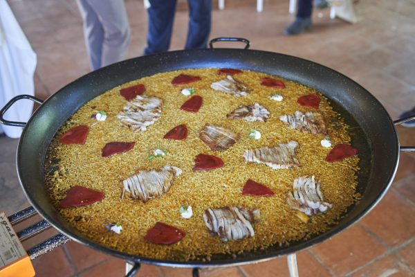 030 ene 18 2025 BAJA RCSG TALLLER BRILLANTE Paella de secreto ibérico con pimientos del pi quillo y emulsión de jamón 20250118 _2MH0534